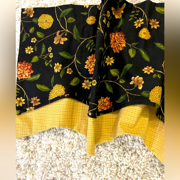 Custom Made Waverly Floral Material Window Valance Scolloped Edge - Picture 5 of 7